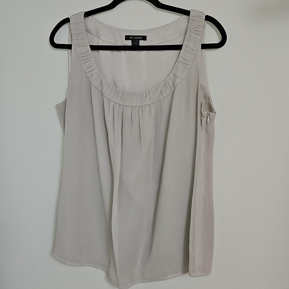 St. John Silk Sleeveless Pleated Scoop Neck Tank Top Limestone Gray Size 10 - Picture 3 of 11
